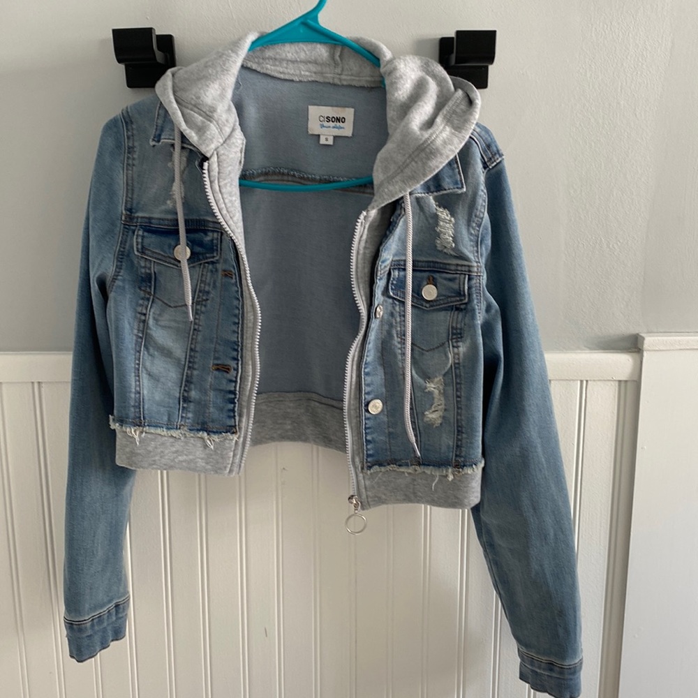 Cropped denim jacket
